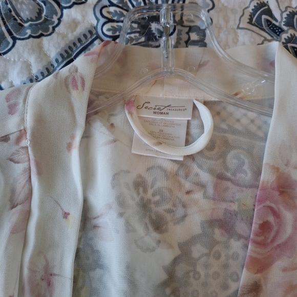 Beautiful Floral Sheer Robe - Picture 8 of 10